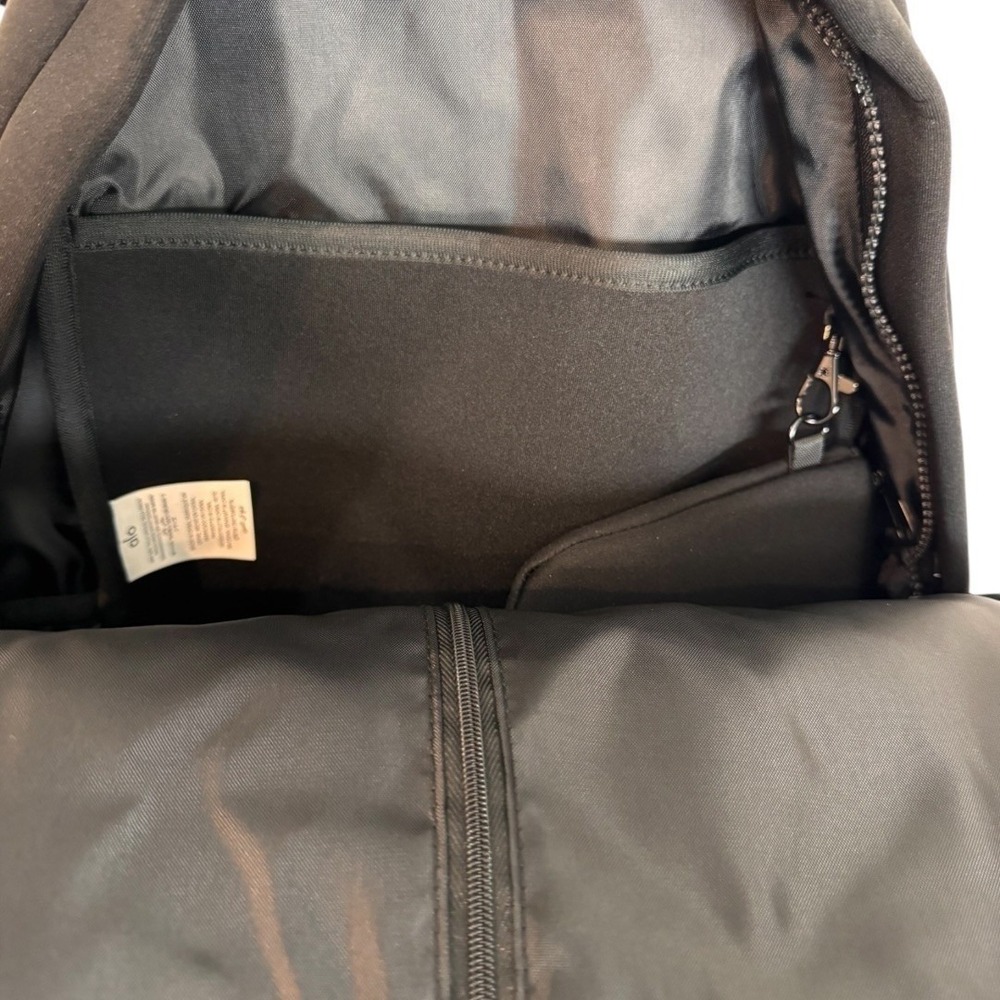 ALO Backpack NWT Black Stow Backpack with Detachable Pouch MSRP $195 - Picture 6 of 8